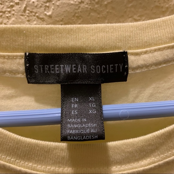 graphic tee - Picture 3 of 3